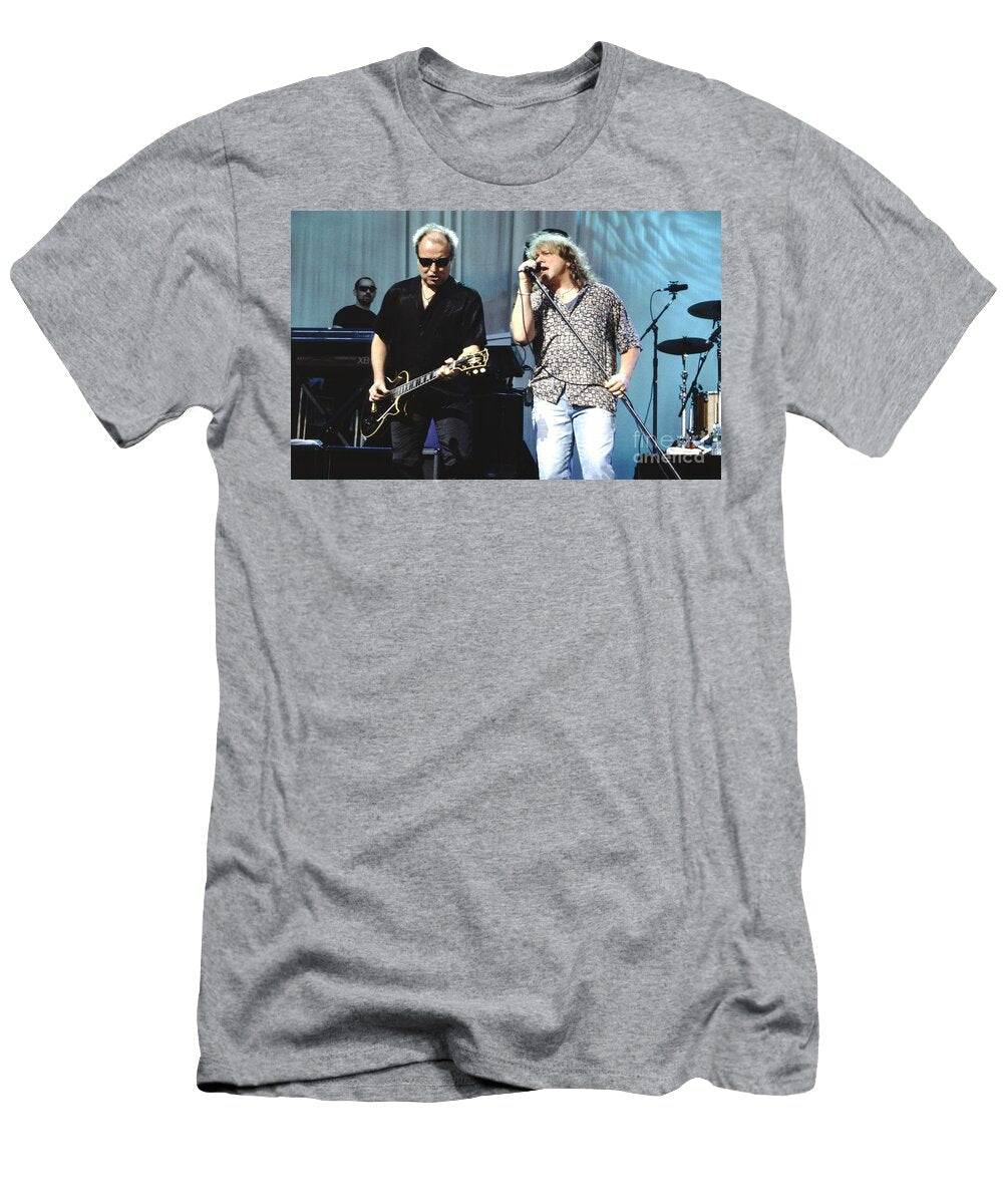 1 Mick Jones and Lou Gramm Foreigne Concert Photos T-Shirt