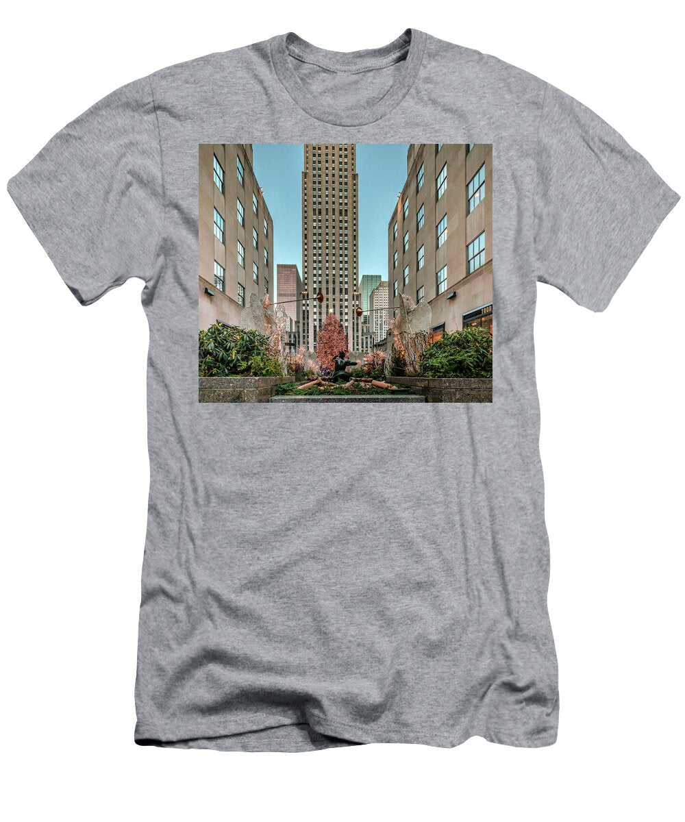 1 New York City Midtown Manhattan Rockefeller Center Channel Gardens with Christmas Decorations Lumiere T-Shirt