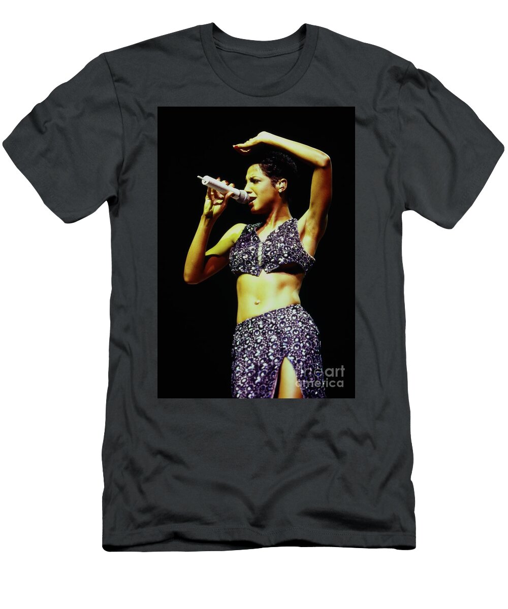 31 Toni Braxton Concert Photos T-Shirt
