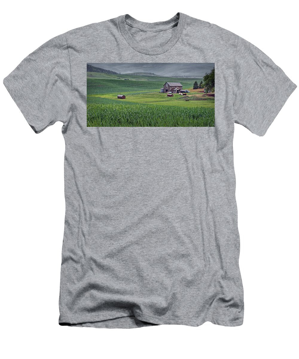 Barn Rainy Day Palouse Nikolyn Mcdonald T-Shirt