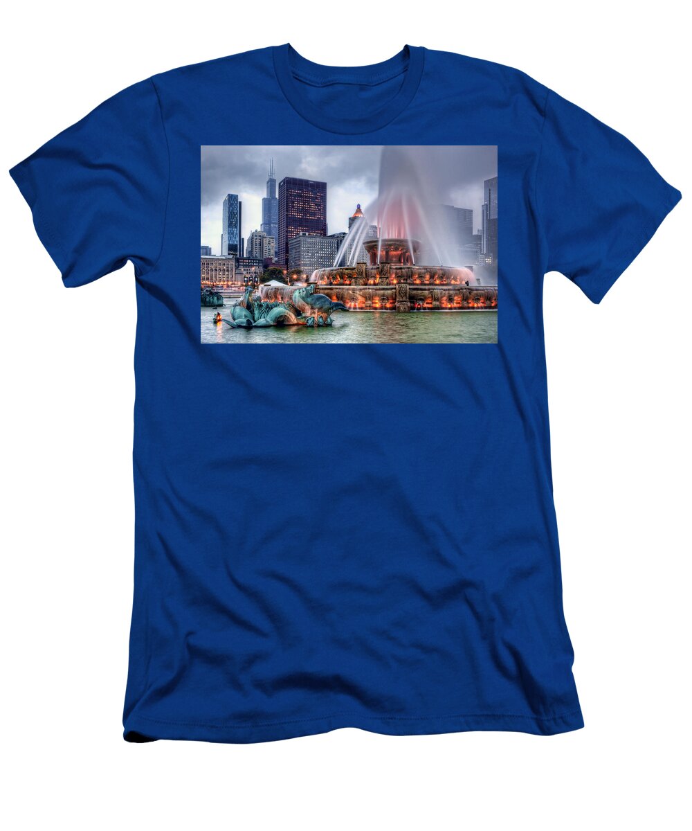 Buckingham Fountain 2 Nikolyn Mcdonald T-Shirt