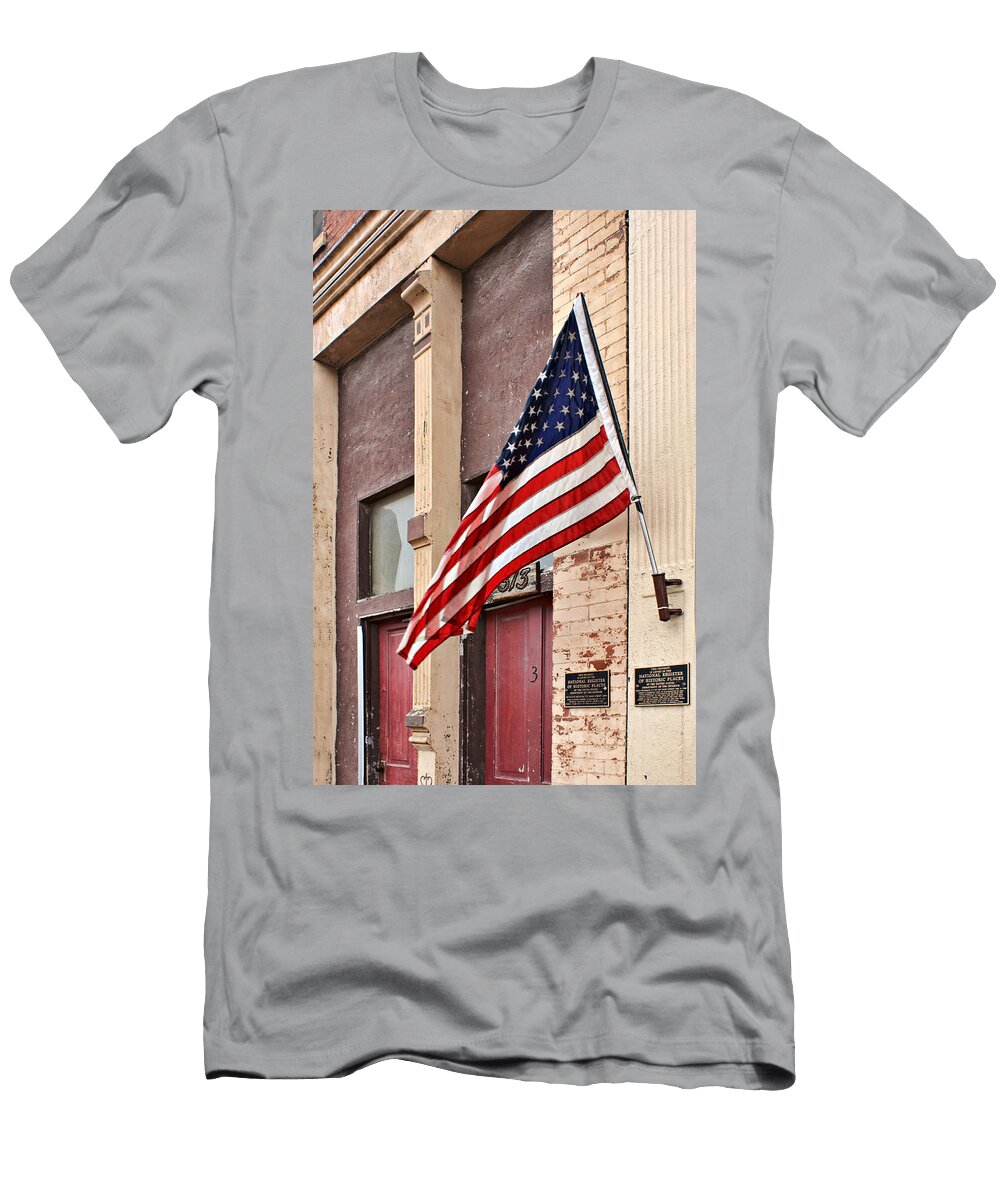 Gallantly Streaming Nikolyn Mcdonald T-Shirt