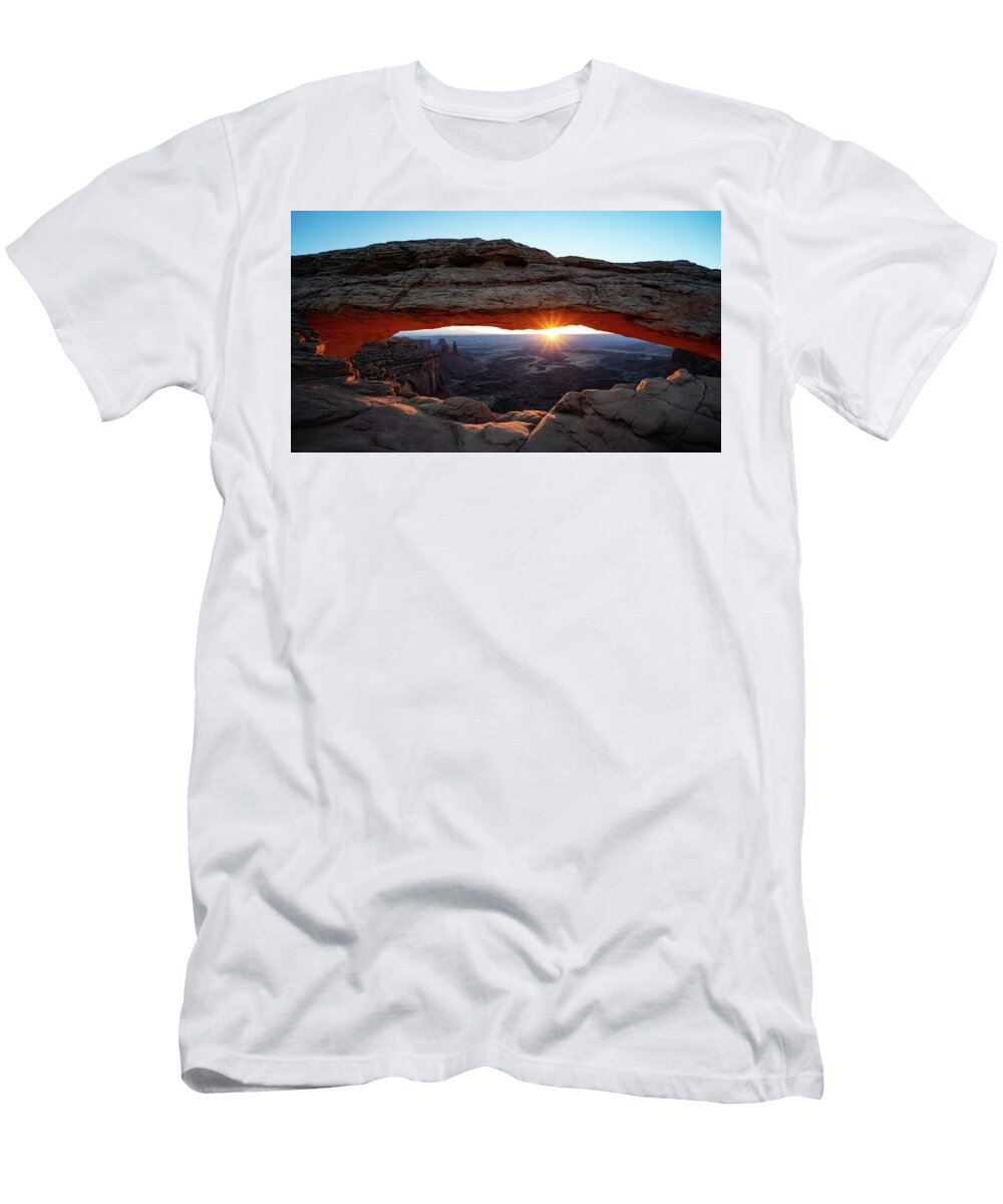 Gray Rock Formation Mesa Arch Julien T-Shirt