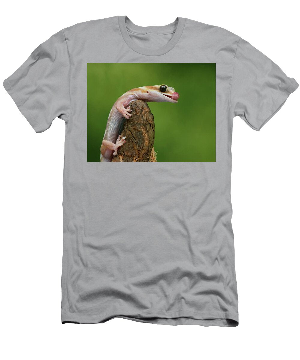 Lovely Water Velvet Gecko Nikolyn Mcdonald T-Shirt